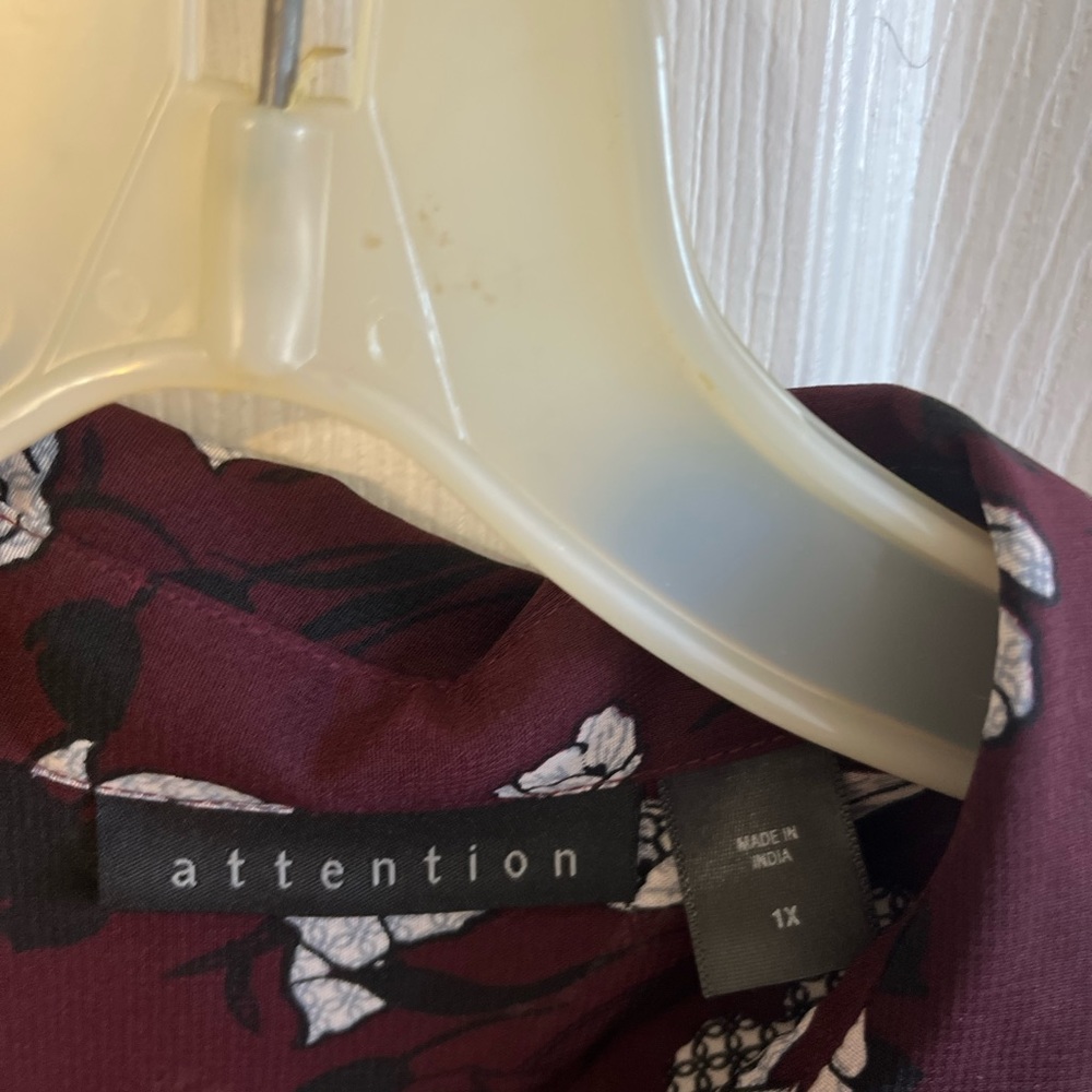 Burgundy Floral Top 1X. Like New - Picture 5 of 6